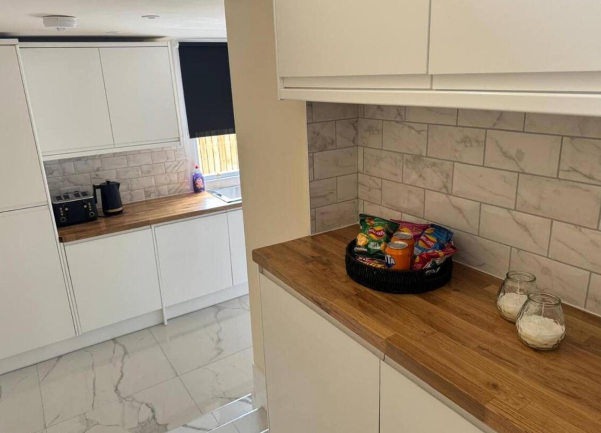 Paradise - Spacious 3- Bed House Holiday home *