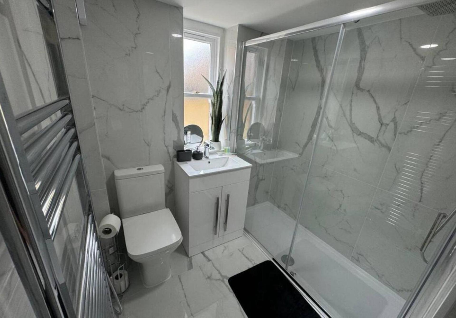 Holiday home Paradise - Spacious 3- Bed House