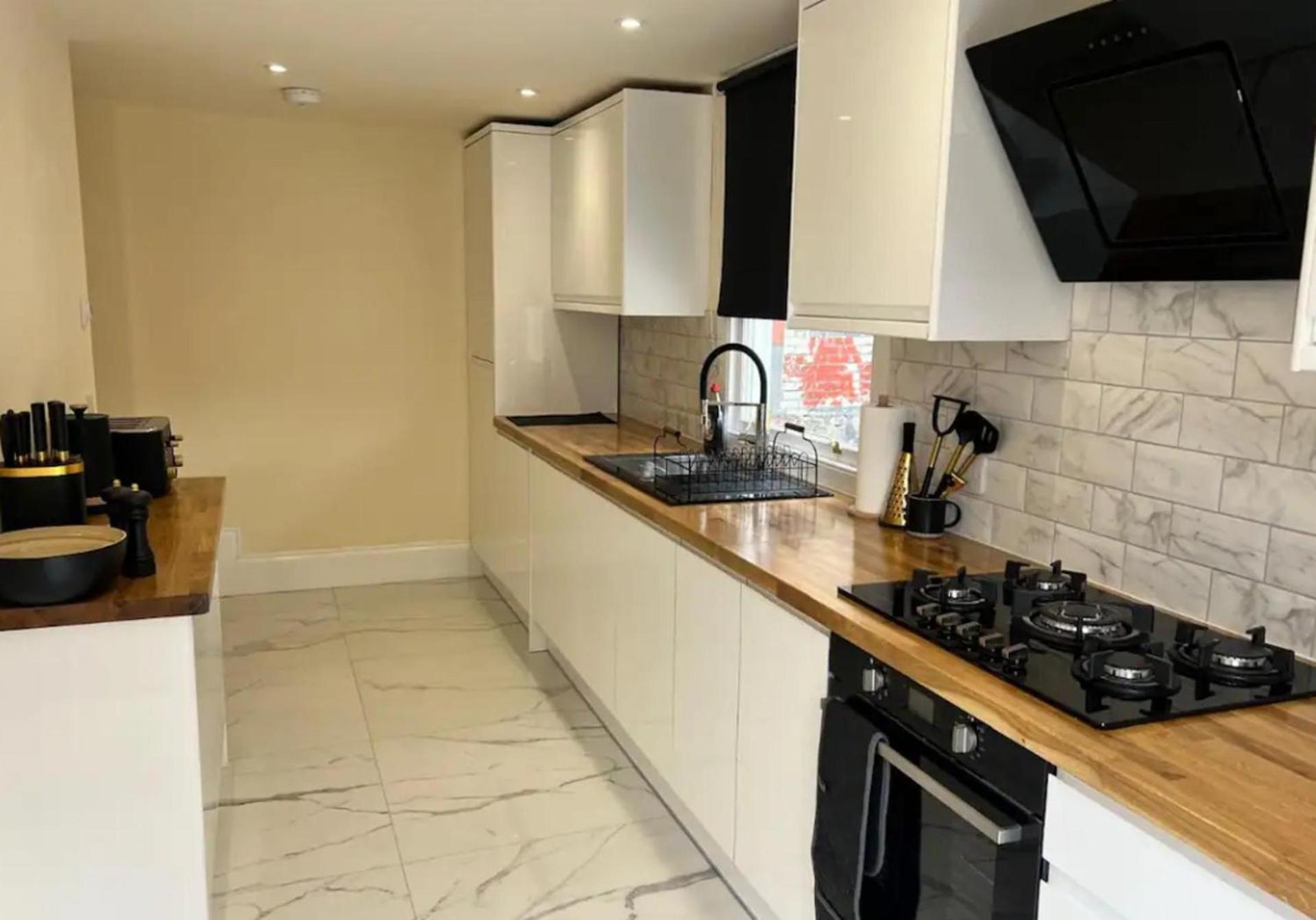Paradise - Spacious 3- Bed House