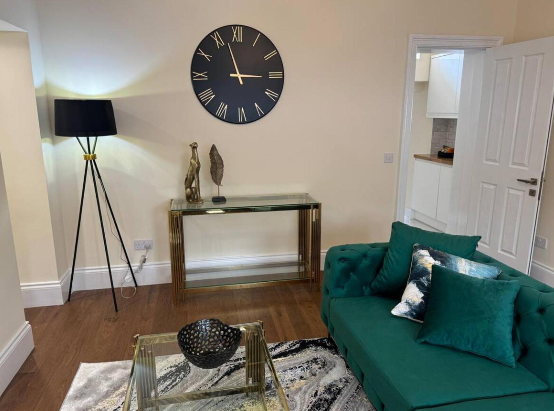 Holiday home Paradise - Spacious 3- Bed House Glasgow
