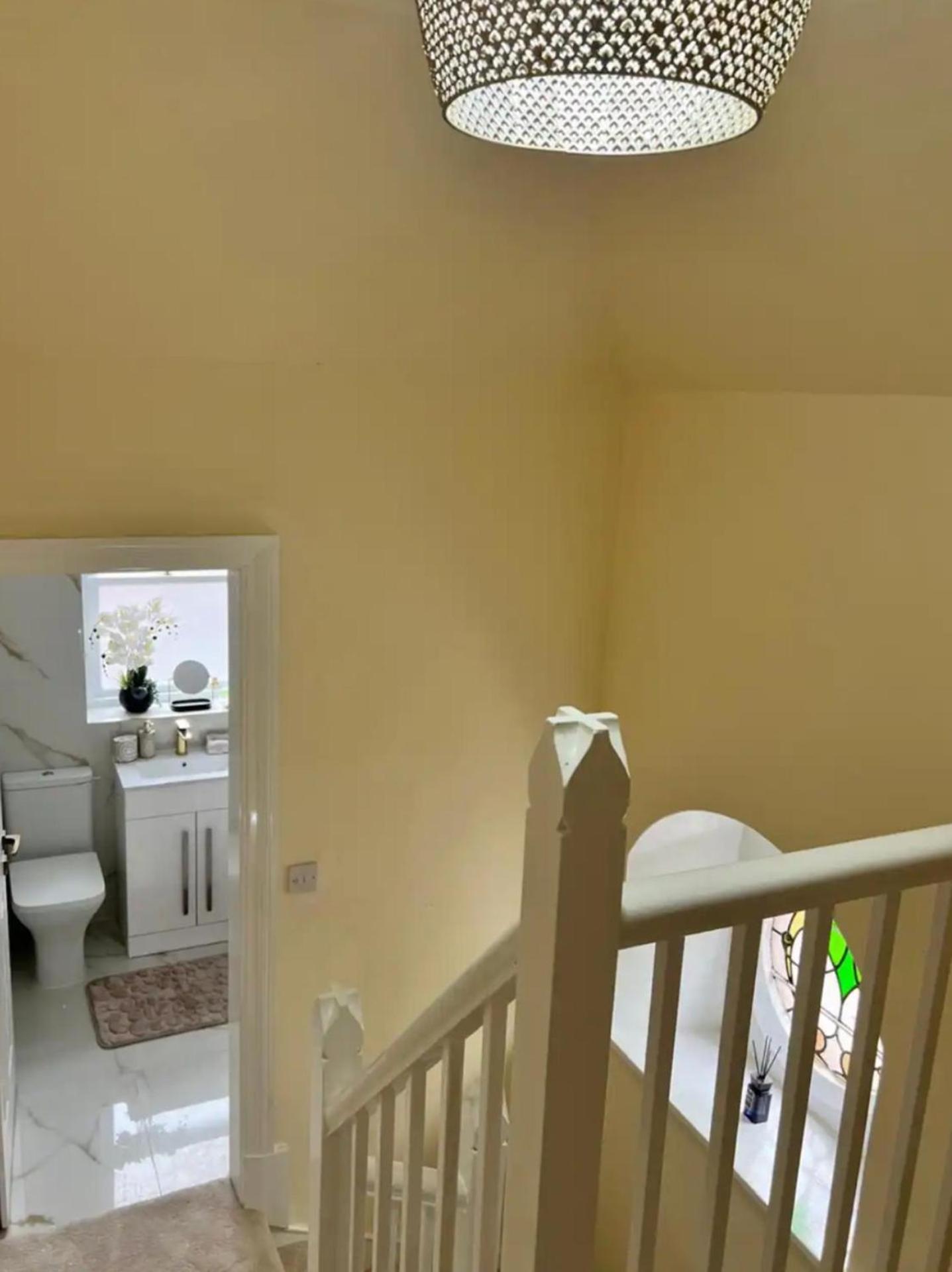 Paradise - Spacious 3- Bed House Holiday home Glasgow