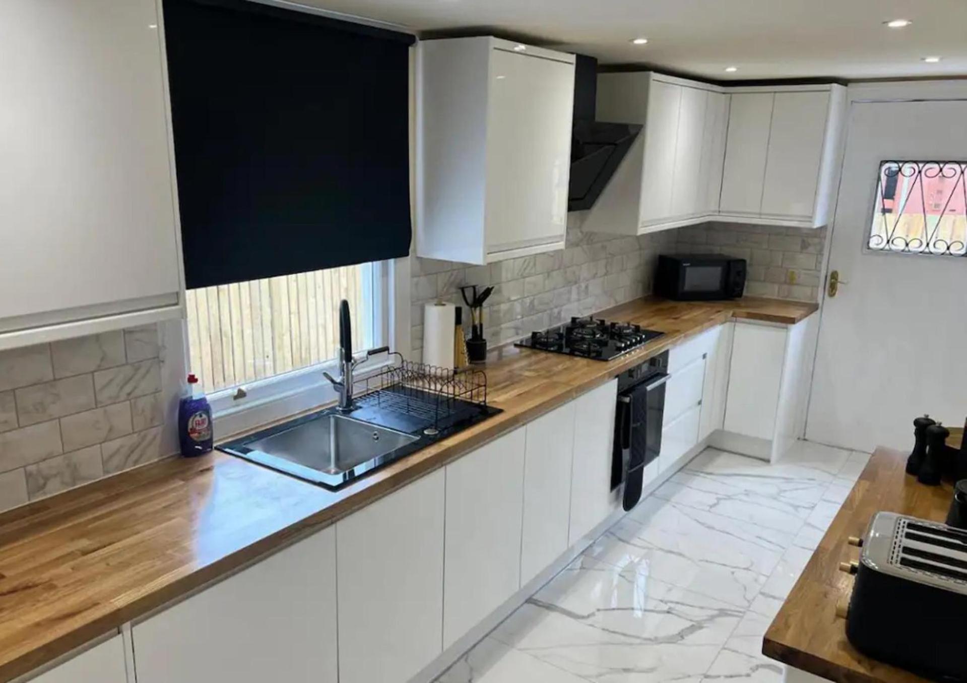 Holiday home Paradise - Spacious 3- Bed House *