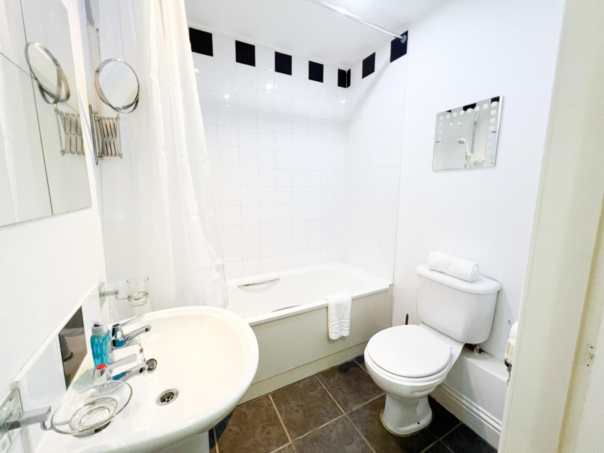 Apartment Chic Minimalist Retreat In Ibrox