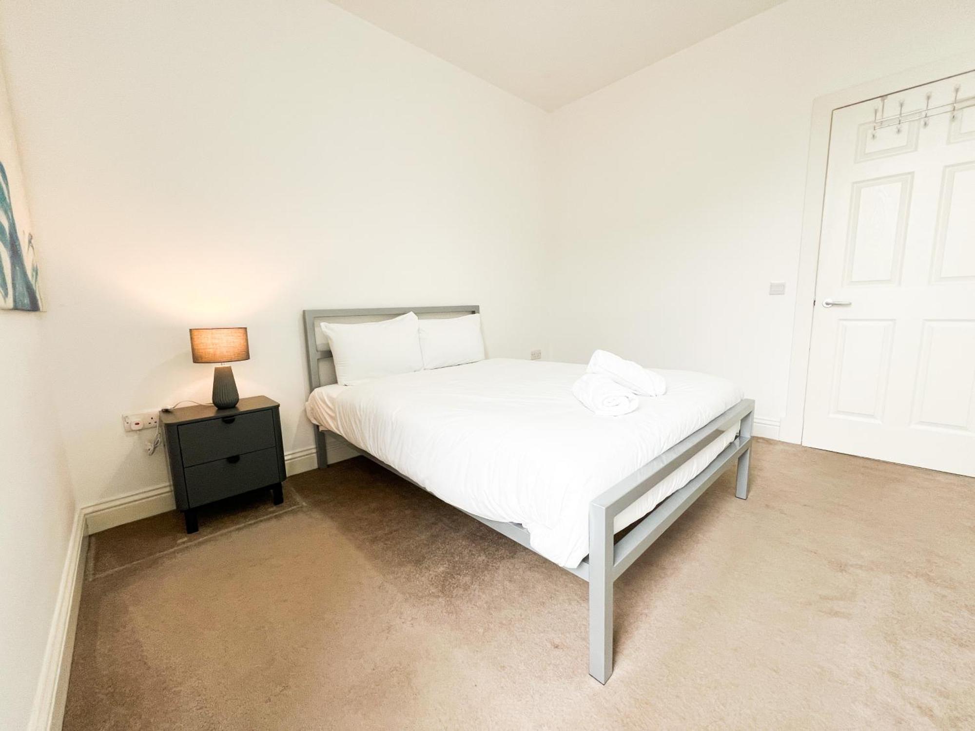 Chic Minimalist Retreat In Ibrox Glasgow
