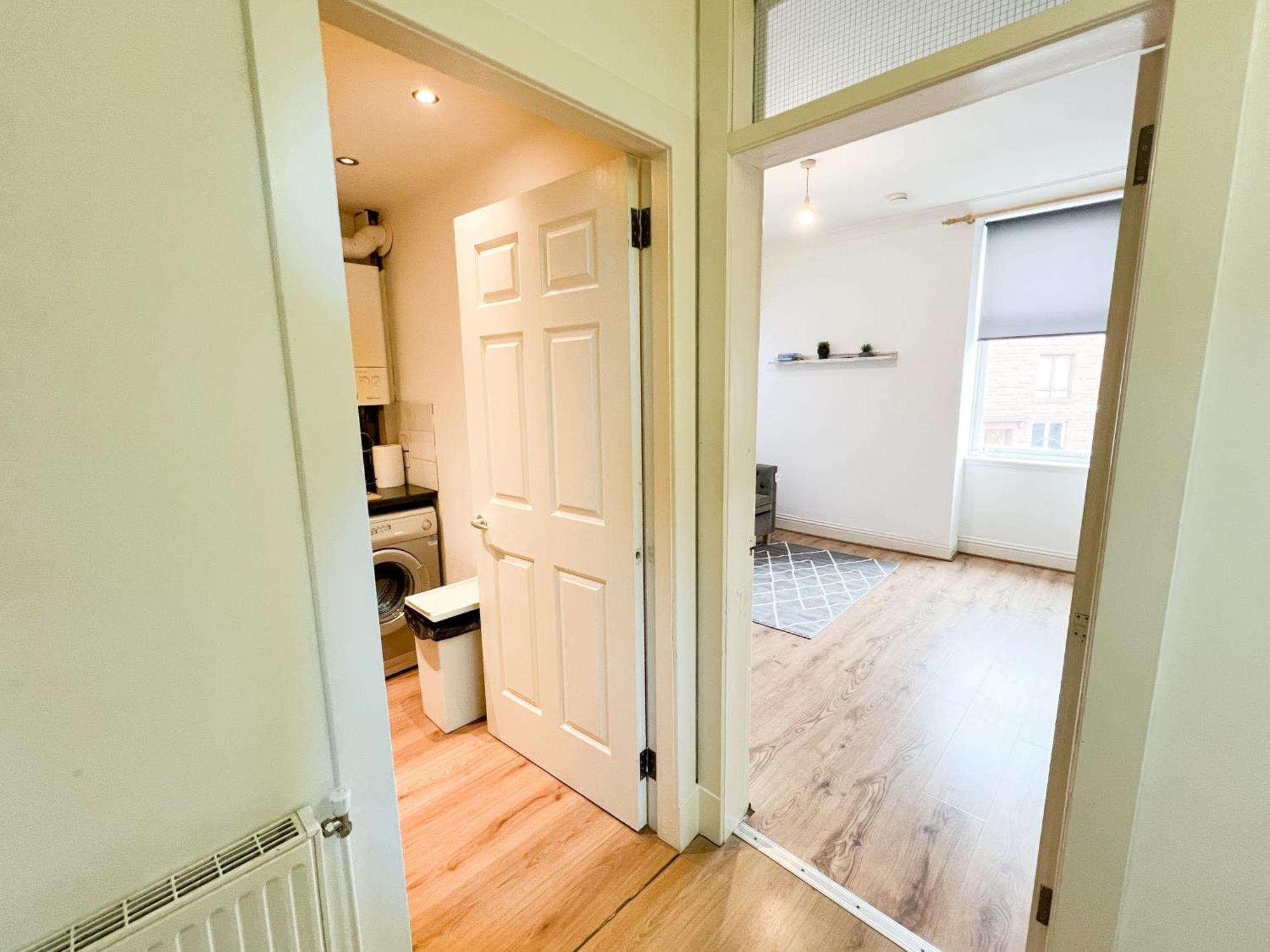 Apartment Chic Minimalist Retreat In Ibrox *