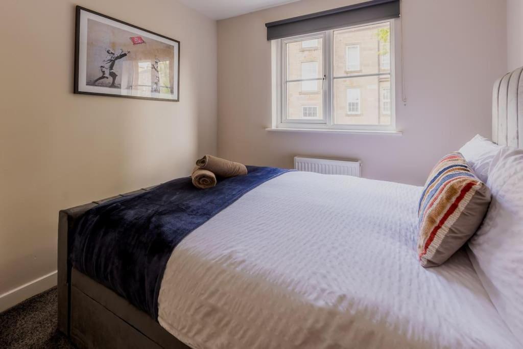 Modern 3 Bedroom In Glasgow