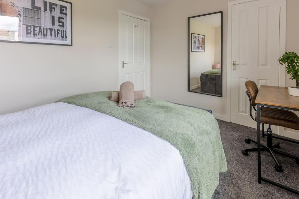Modern 3 Bedroom In Holiday home *