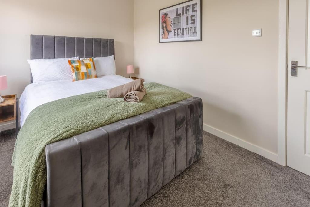 Modern 3 Bedroom In Holiday home *