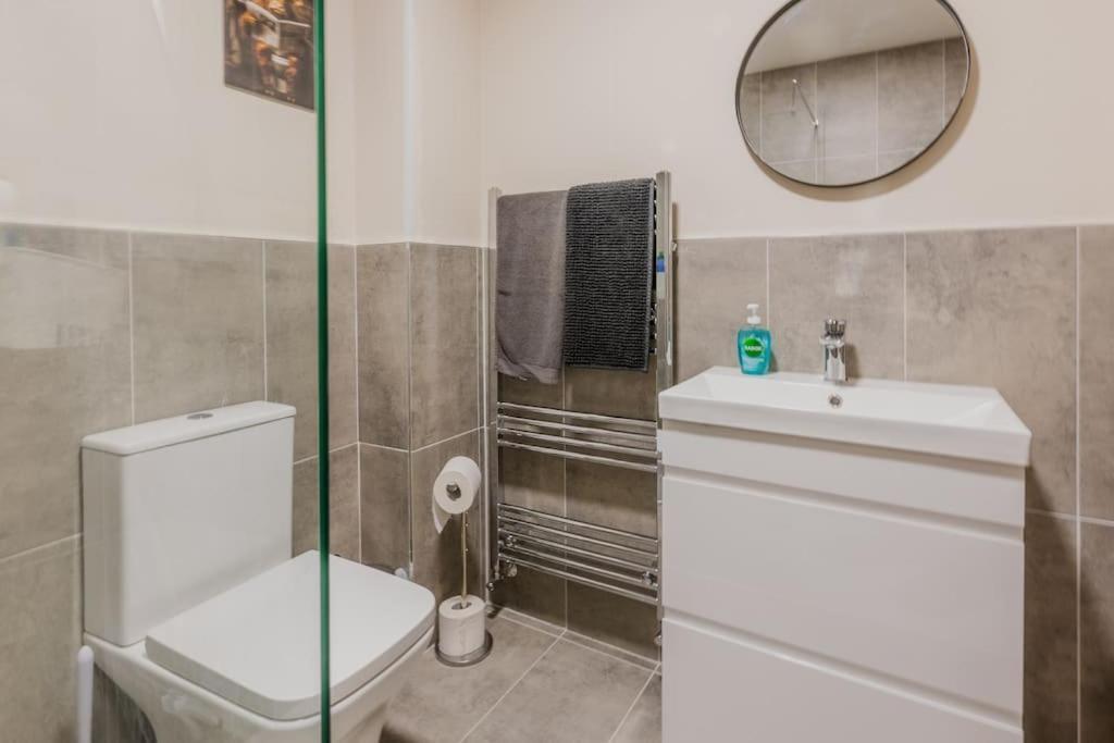 Modern 3 Bedroom In Holiday home Glasgow