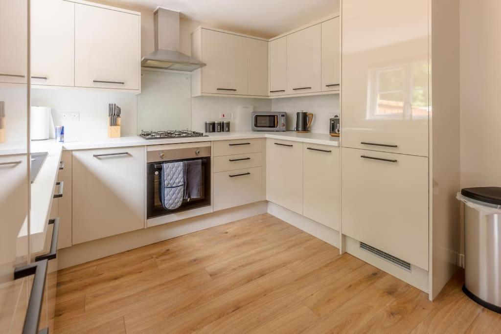 Modern 3 Bedroom In Glasgow