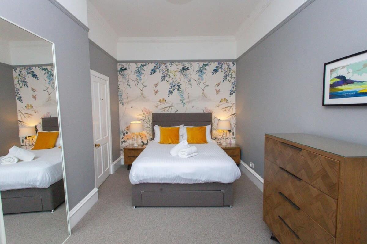 Bright And Airy Apartment Glasgow
