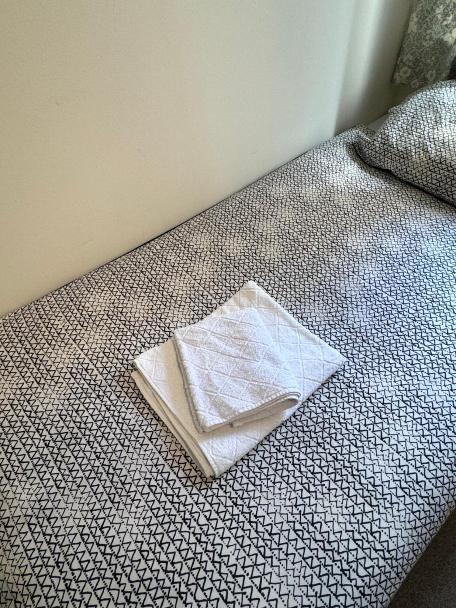 The Cozy Mini Haven With Comfy Single Bed Glasgow