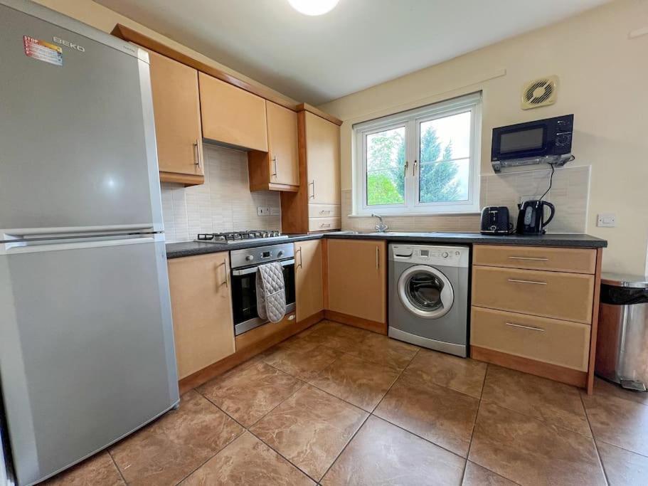 Semi-detached In Apartment *