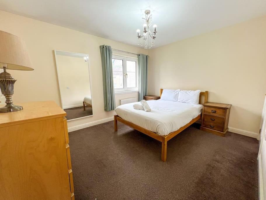 Semi-detached In Apartment Glasgow