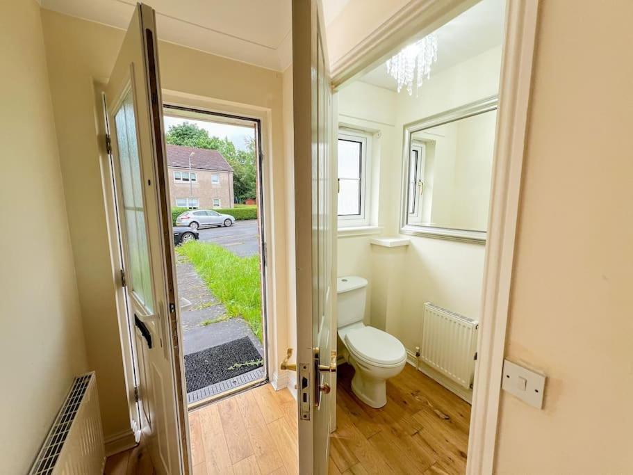 Semi-detached In Apartment Glasgow