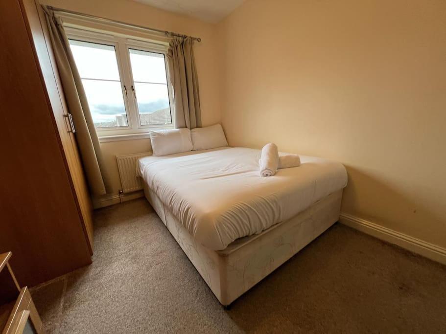 Semi-detached In Apartment *