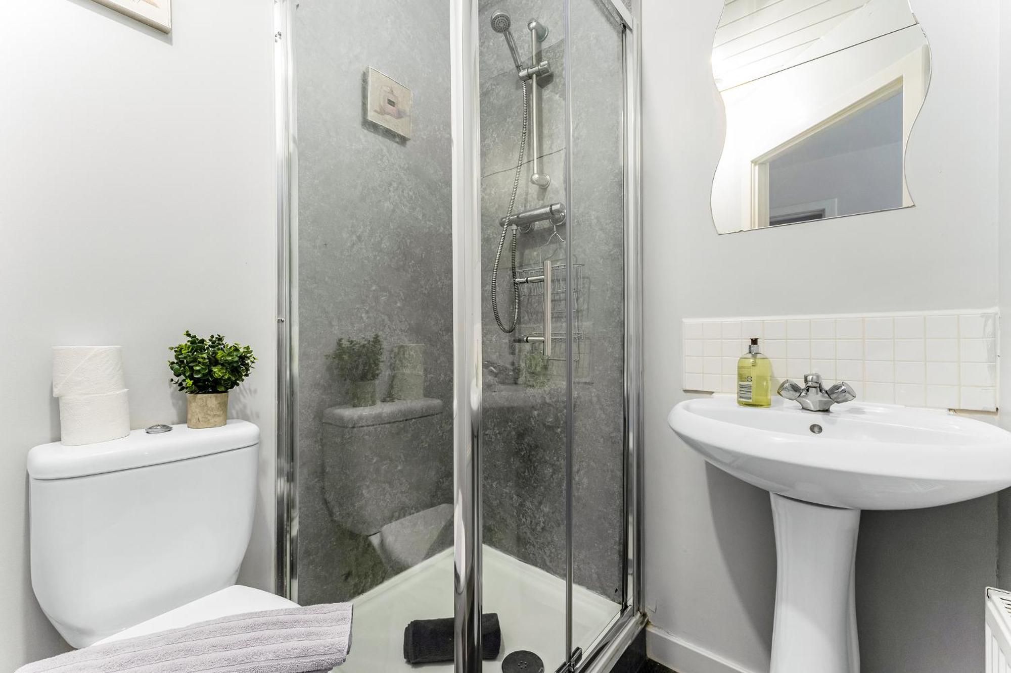 Apartment 2bed East End Gem