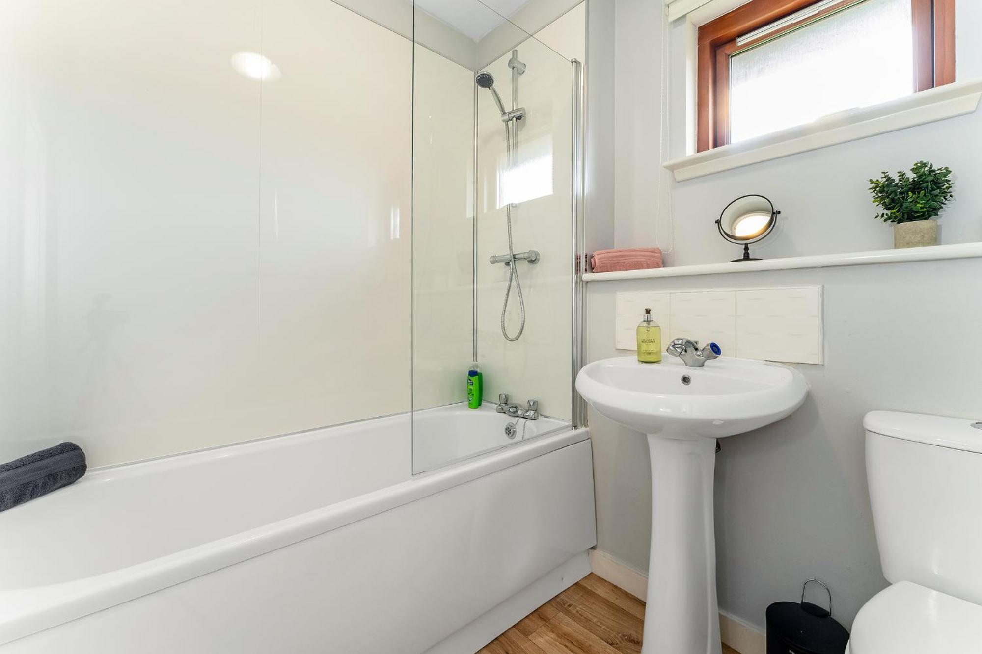 Apartment 2bed East End Gem *