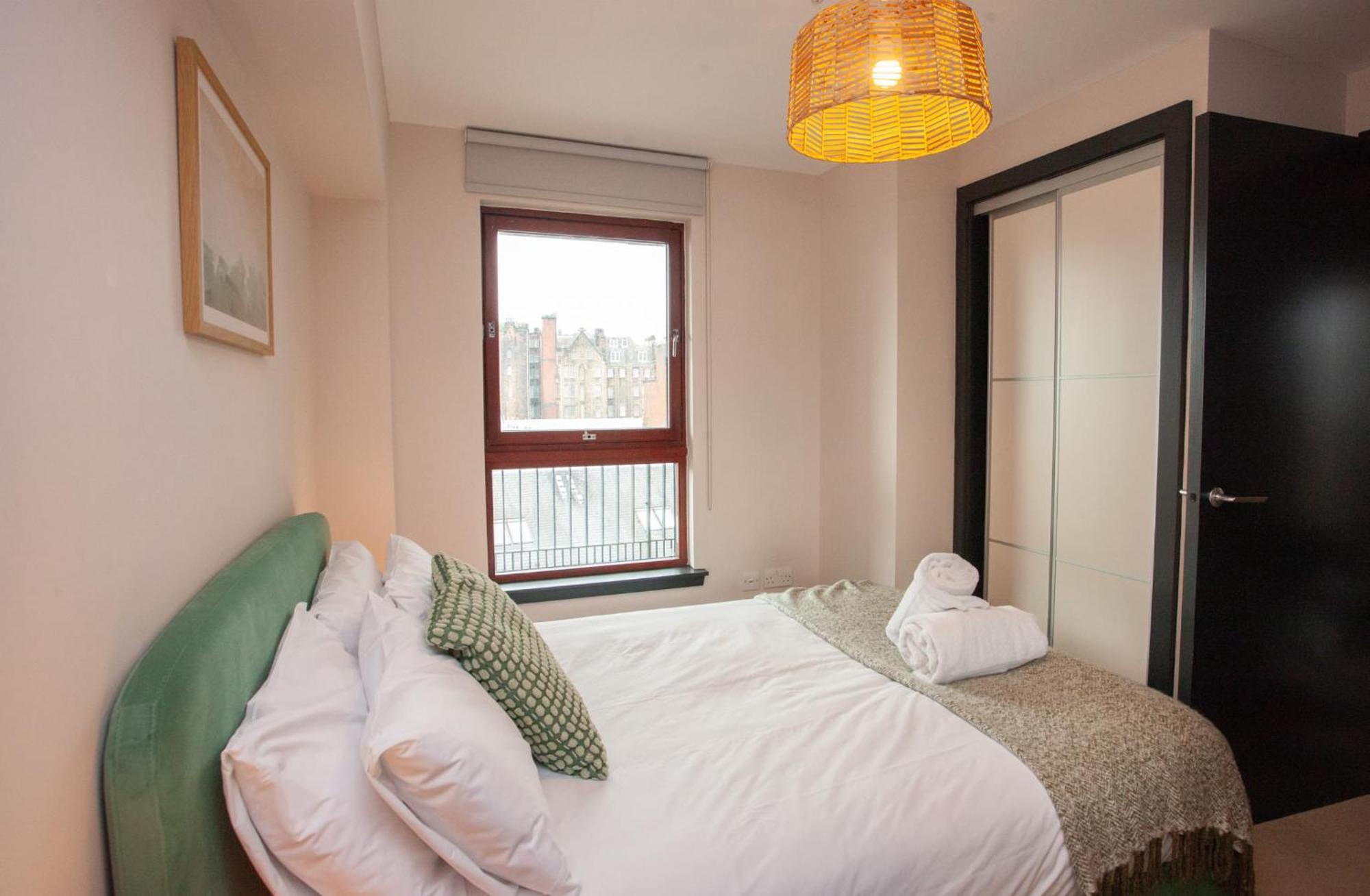 Beautiful Penthouse In Centre Location *