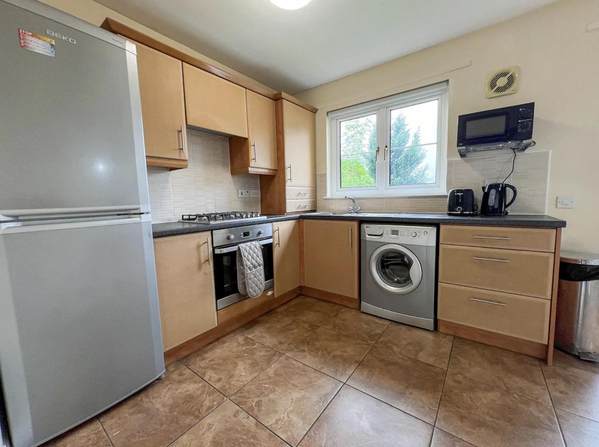Villa - Entire House - Free Parking , Free Super Fast Wifi , Private Garden & Parking Security *
