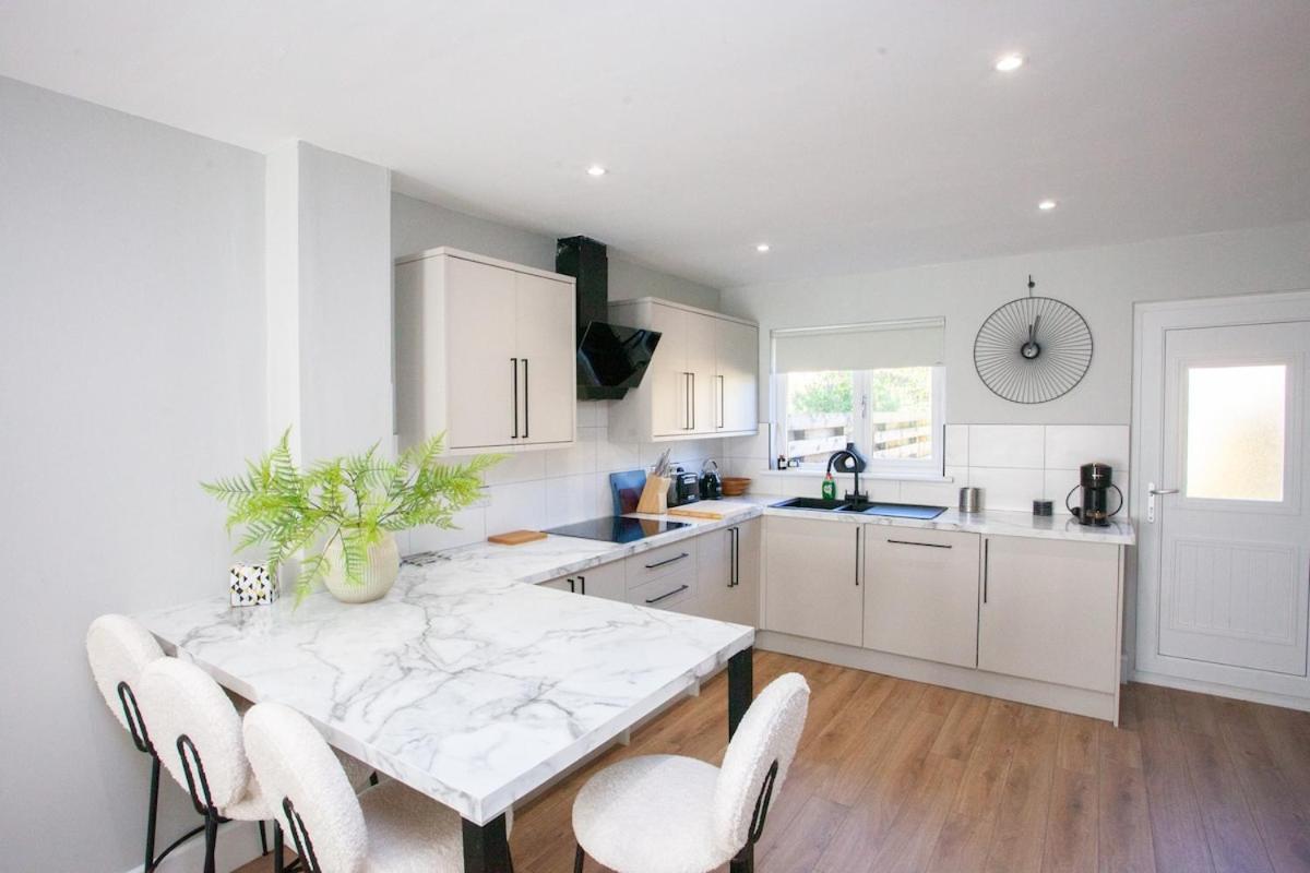 Stylish And Modern 2 Bed House Holiday home Glasgow