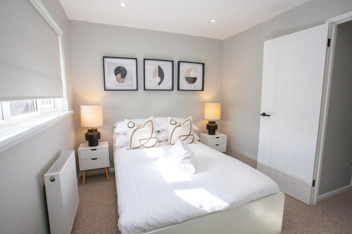 Stylish And Modern 2 Bed House Glasgow