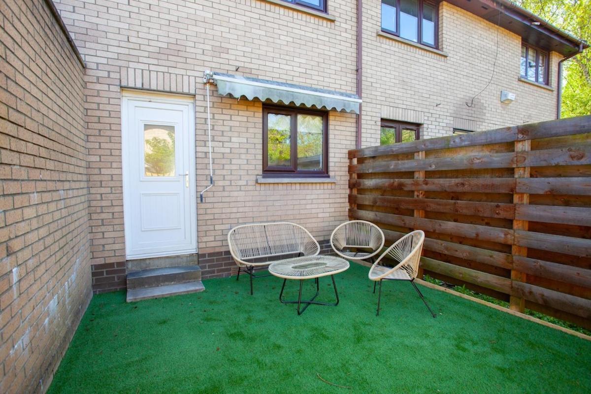 Stylish And Modern 2 Bed House *