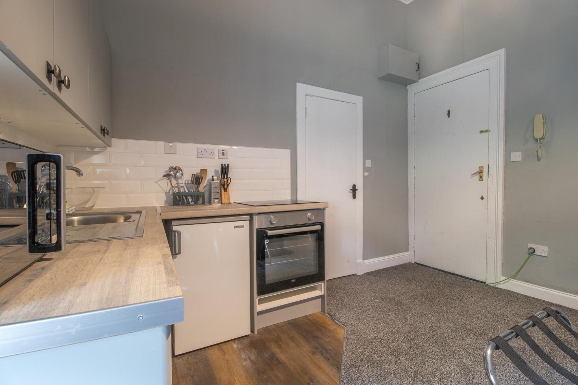 Pass The Keys Cosy Palm West End Apartment *