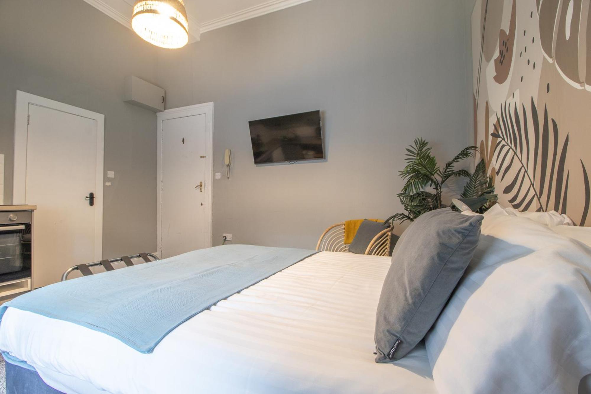 Pass The Keys Cosy Palm West End Apartment *