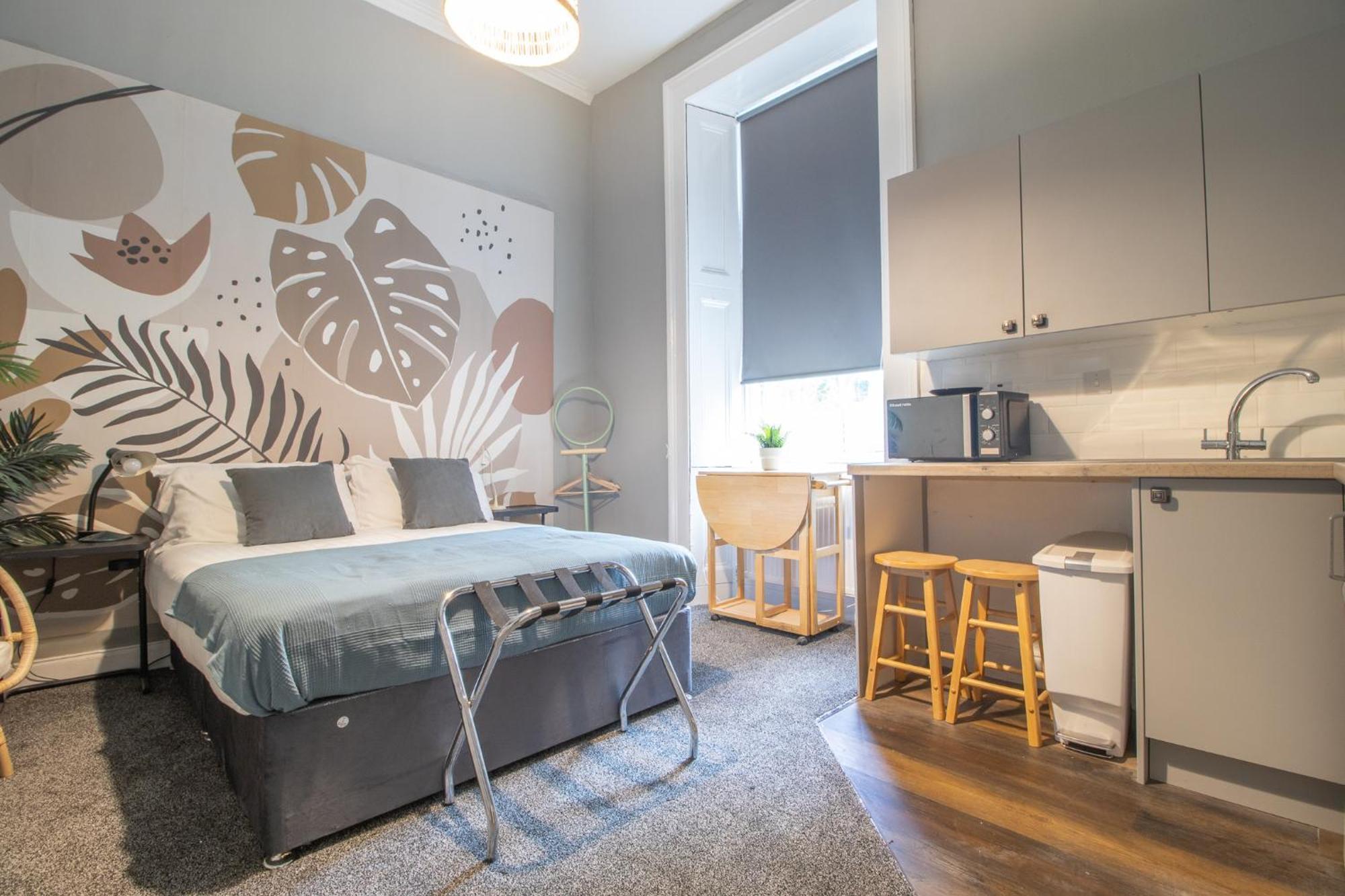 Pass The Keys Cosy Palm West End Apartment