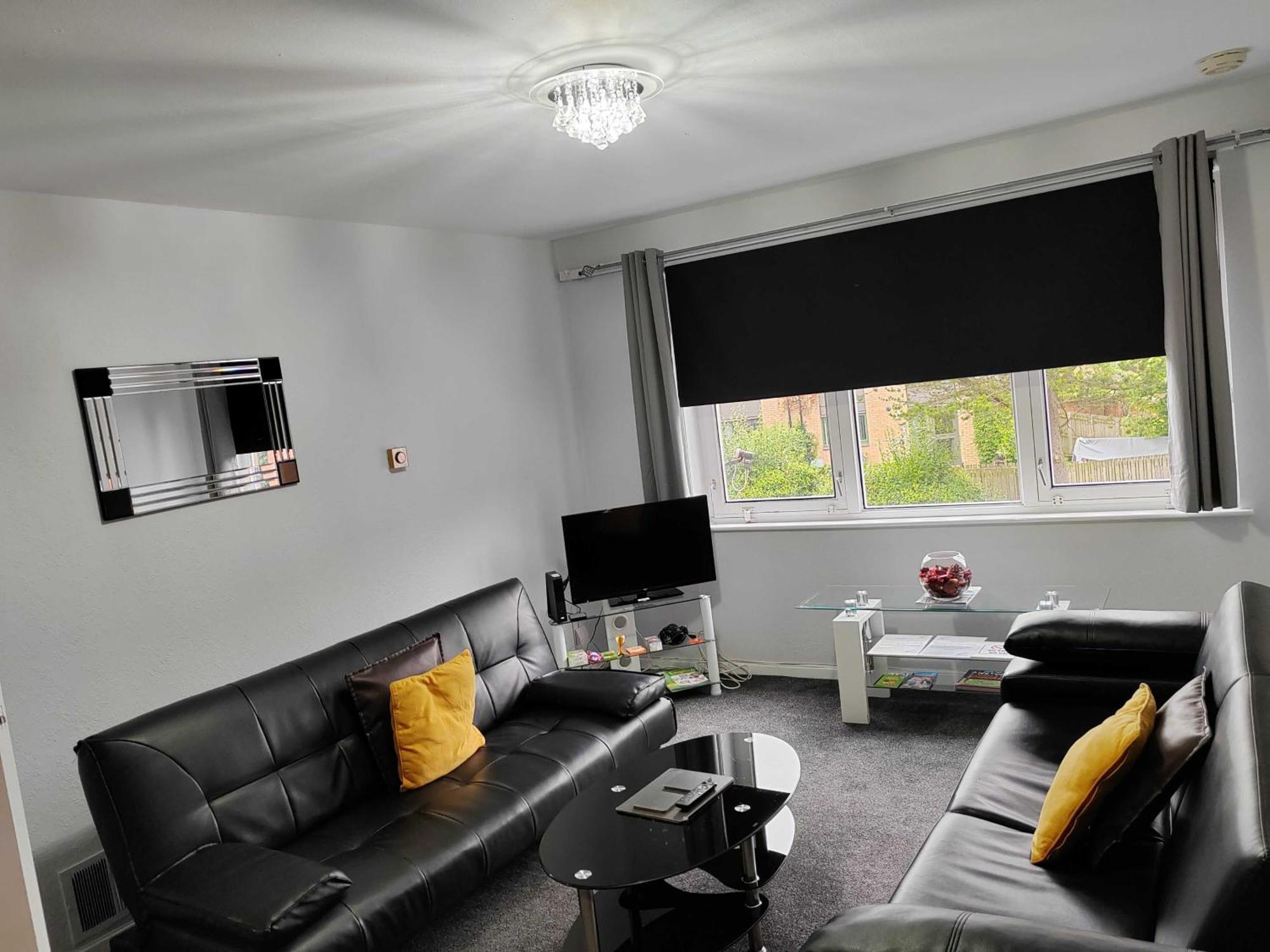 Premier - Maryhill * Glasgow