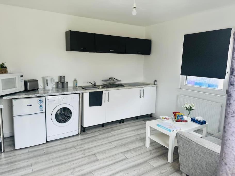 Entire Private 1 Bedroom - Guest In Apartment *