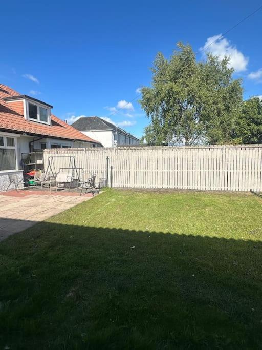 Entire Private 1 Bedroom - Guest In Apartment Glasgow