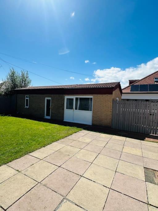 Entire Private 1 Bedroom - Guest In Apartment Glasgow