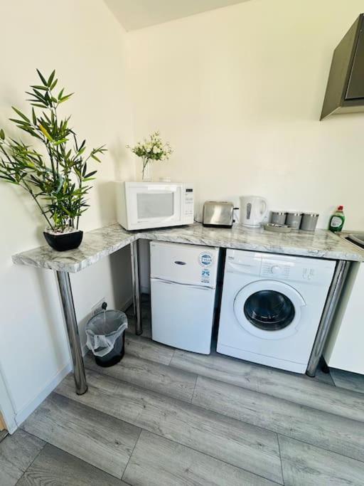 Apartment Entire Private 1 Bedroom - Guest In *