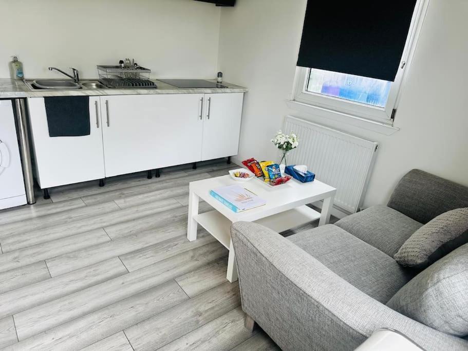 Entire Private 1 Bedroom - Guest In Apartment