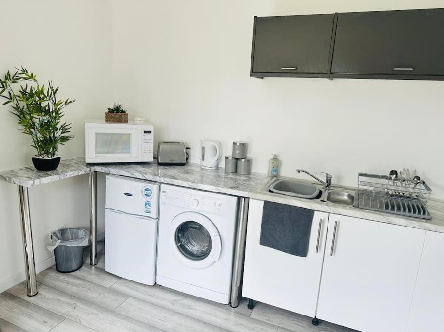Apartment Entire Private 1 Bedroom - Guest In *