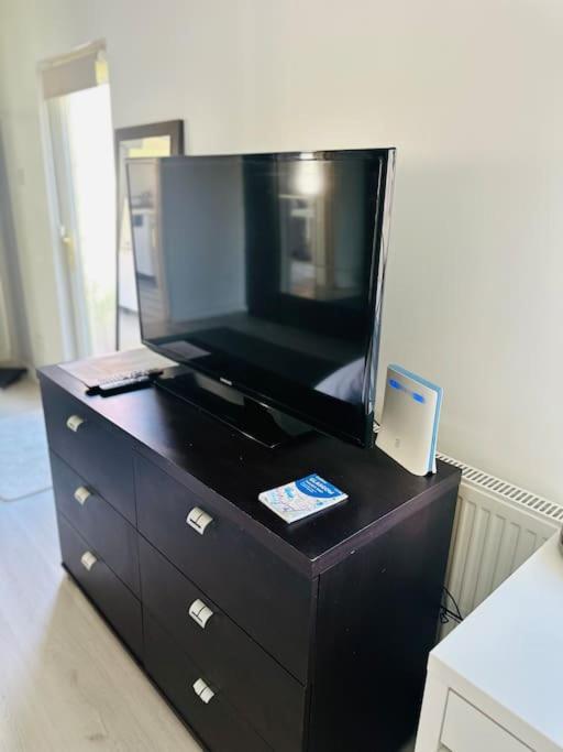 Apartment Entire Private 1 Bedroom - Guest In