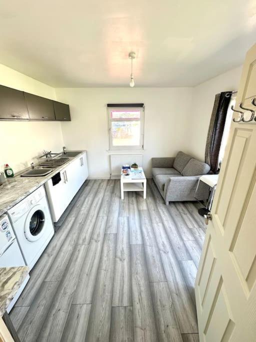 Apartment Entire Private 1 Bedroom - Guest In Glasgow