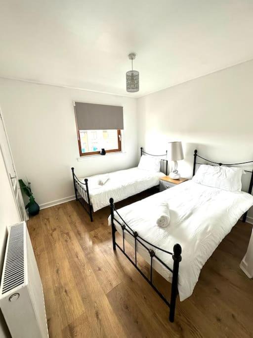 2 Bed Entire Upper Flat In Apartment