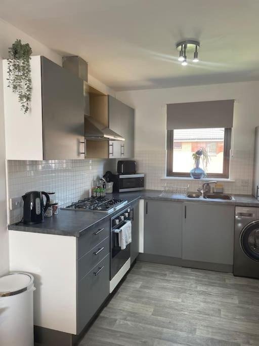 2 Bed Entire Upper Flat In *
