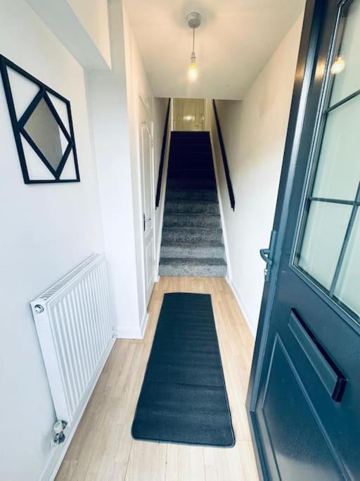 2 Bed Entire Upper Flat In * Glasgow