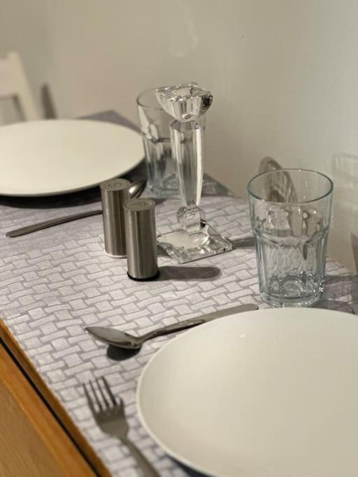 2 Bed Entire Upper Flat In