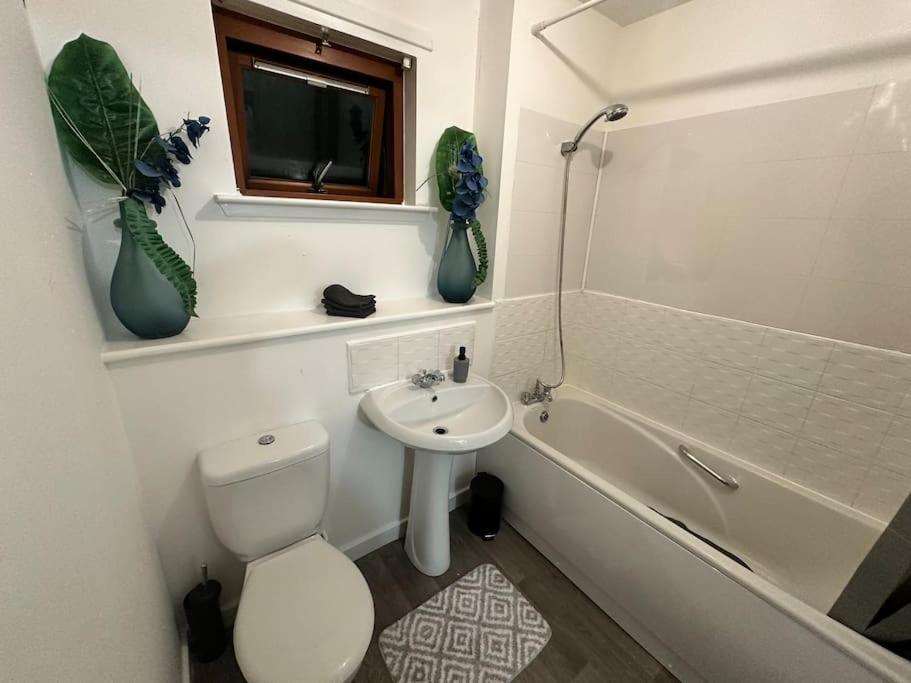 2 Bed Entire Upper Flat In