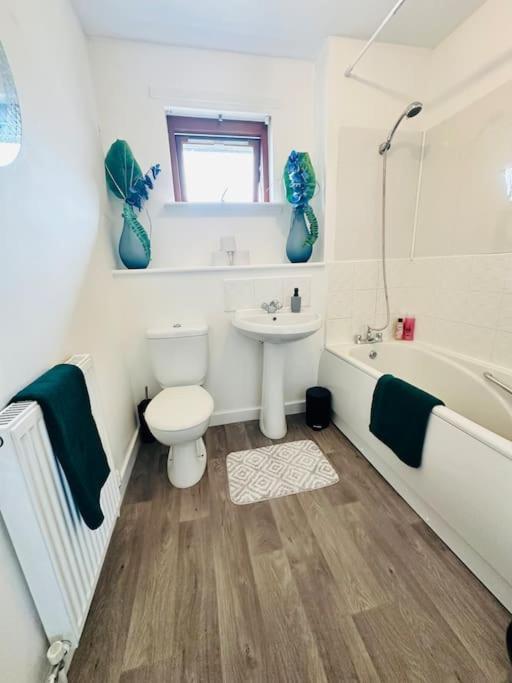 2 Bed Entire Upper Flat In Apartment Glasgow