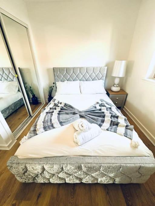 Apartment 2 Bed Entire Upper Flat In