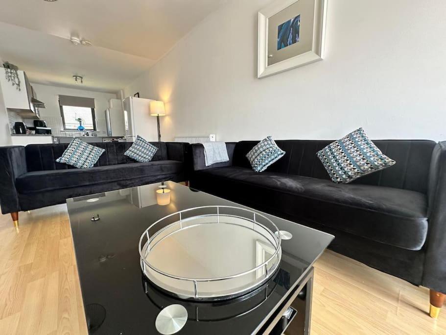 2 Bed Entire Upper Flat In Glasgow