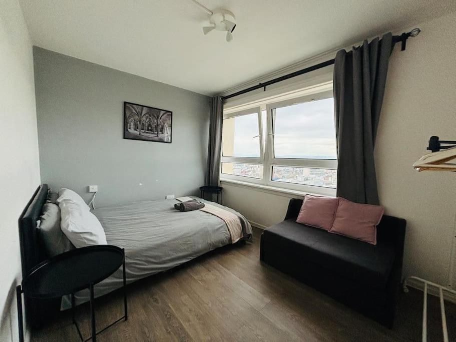 Apartment Floor Of The Building, Spectacular Views! Glasgow