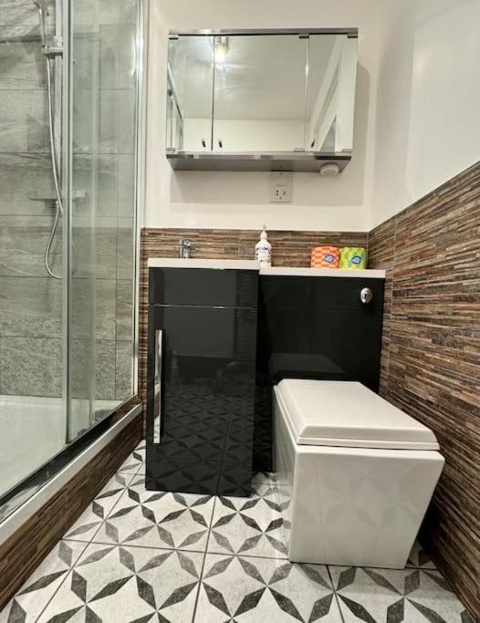 Two Bedroom Maisonette In The Heart Of The West End Apartment *