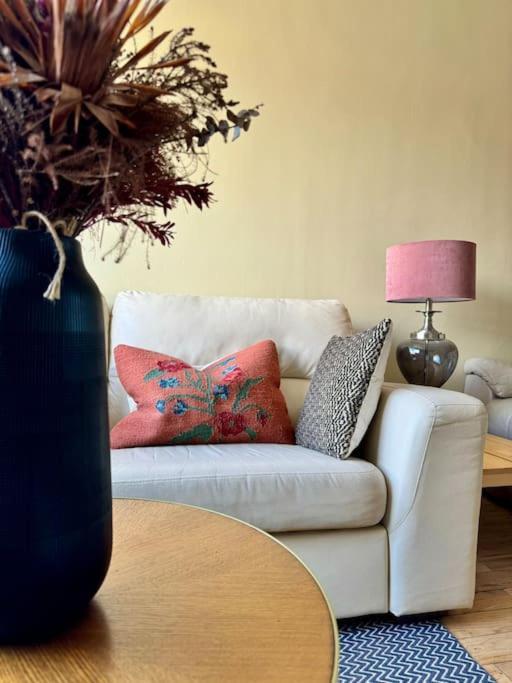 Two Bedroom Maisonette In The Heart Of The West End Apartment *